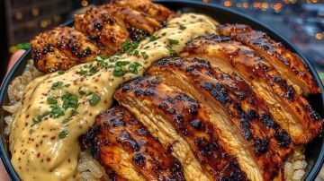 أرز بالدجاج مع صلصة الفلفل الحلو والمايونيز الحار .. اعرفي الطريقة أرز بالدجاج مع صلصة الفلفل الحلو والمايونيز الحار .. اعرفي الطريقة