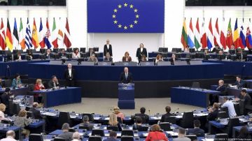 البرلمان الأوروبي يجمد تصديق الاتفاق التجاري مع الولايات المتحدة وسط انتقادات داخلية البرلمان الأوروبي يجمد تصديق الاتفاق التجاري مع الولايات المتحدة وسط انتقادات داخلية