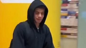 حمزة عبد الكريم يصل إلى برشلونة لاستكمال صفقة انتقاله صور حمزة عبد الكريم يصل إلى برشلونة لاستكمال صفقة انتقاله صور