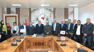 رئيس جامعة سوهاج يكرم وكيل وزارة المالية ومديري الوحدات الحسابية