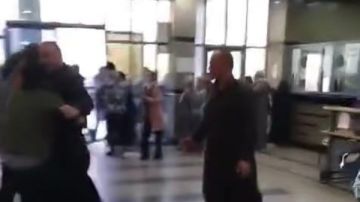 صرخات وضرب أفراد الأمن.. القصة الكاملة لـ مشاجرة مستشفى كفر شكر التخصصي صرخات وضرب أفراد الأمن.. القصة الكاملة لـ مشاجرة مستشفى كفر شكر التخصصي