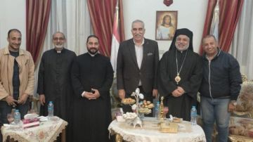 الأنبا عمانوئيل يستقبل رئيس جهاز مدينة طيبة الجديدة للتهنئة بعيد الميلاد