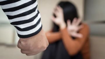 القبض على زوج اعتاد الاعتداء على زوجته لمدة 17 عاما.. والتحقيقات مستمرة