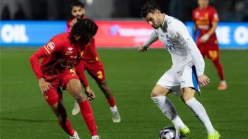 الهلال يتعادل مع القادسية إيجابيا ويستمر في صدارة الدوري السعودي الهلال يتعادل مع القادسية إيجابيا ويستمر في صدارة الدوري السعودي