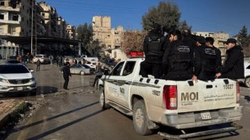 ضارة وتحمل نوايا سلبية ومضيعة للوقت.. والد الرئيس السوري يهاجم تمديد الهدن مع قسد 