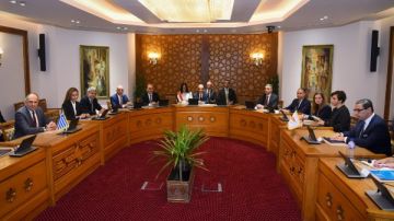 مصر واليونان وقبرص يؤكدون ضرورة الحفاظ على وحدة الدول وضمان أمن البحر الأحمر مصر واليونان وقبرص يؤكدون ضرورة الحفاظ على وحدة الدول وضمان أمن البحر الأحمر