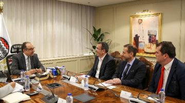 وزير قطاع الأعمال العام يبحث مع مستثمرين أتراك في صناعة الملابس فرص التعاون وزير قطاع الأعمال العام يبحث مع مستثمرين أتراك في صناعة الملابس فرص التعاون