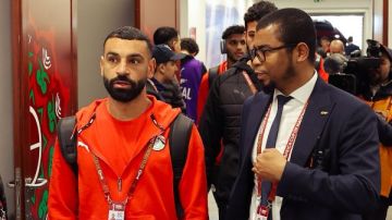 وصول منتخب مصر إلى ملعب إبن بطوطة لمواجهة السنغال صور