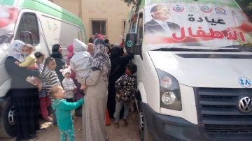 الكشف على 473 مواطنا في قافلة طبية بقرية البحري قمولا بقنا