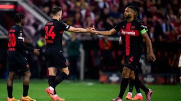 باير ليفركوزن يكتسح فياريال بثلاثية نظيفة في دوري أبطال أوروبا