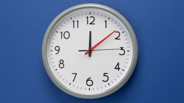 تقديم الساعة 60 دقيقة.. هل يعود التوقيت الصيفي 2026 قبل رمضان؟