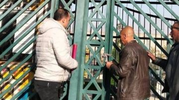 حملة مكبرة لتنفيذ قرارات الغلق والتشميع بمدينة العبور حملة مكبرة لتنفيذ قرارات الغلق والتشميع بمدينة العبور