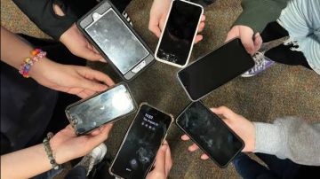 نشرة المرأة والمنوعات لماذا ارتدى الرئيس الفرنسي نظارة شمسية في منتدى دافوس؟ طبيبة تحذر من وباء جديد ينتشر بسبب الموبايل