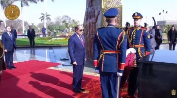 الرئيس السيسي يضع إكليلا من الزهور على النصب التذكاري لشهداء الشرطة