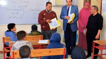 جولة مفاجئة لمدير تعليم جنوب سيناء على لجان امتحانات النقل بمدارس طور سيناء