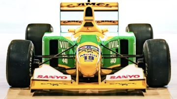 سيارة شوماخر معروضة للبيع.. إصدار تاريخي بروح الفورمولا 1