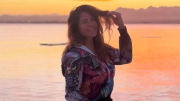 في عز البرد.. هيدي كرم تثير الجدل بإطلالة جريئة