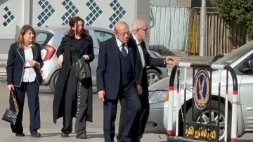 وصول جثمان شقيقة وسيم السيسي إلى كنيسة القديس العظيم وصول جثمان شقيقة وسيم السيسي إلى كنيسة القديس العظيم