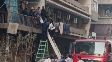 إنقاذ 25 نزيلا فى واقعة حريق مركز لعلاج الإدمان ببنها .. صور إنقاذ 25 نزيلا فى واقعة حريق مركز لعلاج الإدمان ببنها .. صور