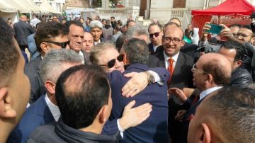 انتخابات الوفد.. استقبال بالأحضان والقبلات بين السيد البدوي وهاني سري الدين