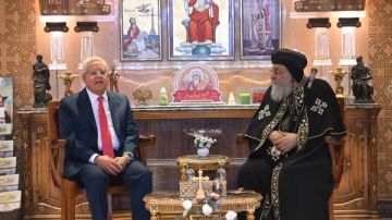 حنفي جبالي يزور الكاتدرائية المرقسية لتقديم التهنئة بعيد الميلاد