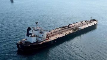 مسيرات مجهولة تستهدف 3 ناقلات يونانية وتعطل إمدادات النفط