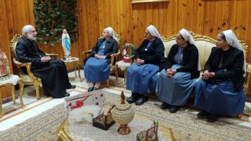 مطران إيبارشية المنيا للأقباط الكاثوليك يستقبل راهبات قلب يسوع المصريات