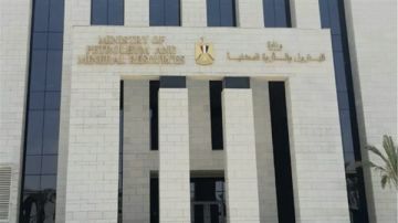 وزارة البترول تتابع حادث تصادم طريق البترول بالصحراء الغربية.. وفاة سائق وموظف وإصابة آخرين وزارة البترول تتابع حادث تصادم طريق البترول بالصحراء الغربية.. وفاة سائق وموظف وإصابة آخرين