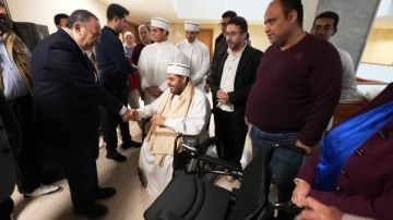 أسيوط.. تسليم كرسي كهربائي لمواطن من ذوي الإعاقة