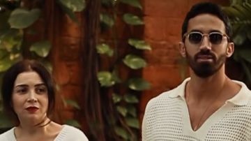 بسيطة وأنيقة.. مي عز الدين رفقة زوجها من إسكندرية