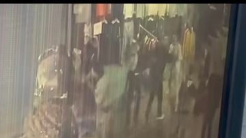 حاول يشد مراتي ويطعني بزجاجة.. فيديو يزعم تعدي محامي مخمور على زوجين ببشتيل