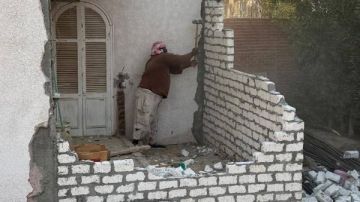 رئاسة حي جنوب الغردقة تزيل تعديا على أملاك الدولة خلف مستشفى البحر الأحمر