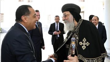 رئيس الوزراء يهنئ البابا تواضروس الثاني بعيد الميلاد المجيد