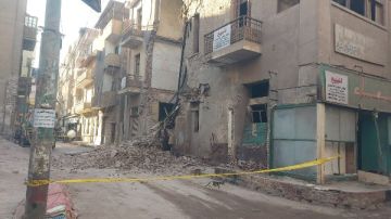 محافظ القليوبية: تشكيل لجنة فنية هندسية لمعاينة انهيار جزئي من مبنى قديم في بنها