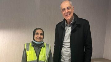 من الأهرامات إلى تريند عالمي.. قصة عاملة نظافة مصرية أبهرت العالم