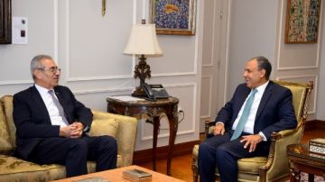 وزير الخارجية يستقبل رئيس اللجنة الوطنية لإدارة غزة ويؤكد دعم مصر الكامل للجنة