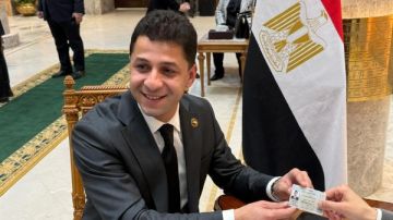 أحمد علاء يتسلم كارنيه عضوية مجلس النواب في العاصمة الجديدة أحمد علاء يتسلم كارنيه عضوية مجلس النواب في العاصمة الجديدة