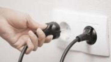 اسحب الفيشة فورا.. أجهزة تسحب كهرباء حتى وهي مغلقة