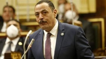 النائب أشرف أمين يقترح حلا لأزمة إعفاء هواتف القادمين من الخارج النائب أشرف أمين يقترح حلا لأزمة إعفاء هواتف القادمين من الخارج