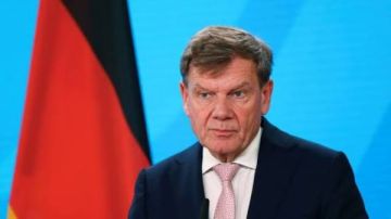 بسبب الاحتجاجات.. وزير الخارجية الألماني يدعو لفرض عقوبات جديدة على إيران بسبب الاحتجاجات.. وزير الخارجية الألماني يدعو لفرض عقوبات جديدة على إيران