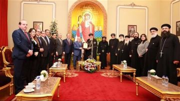 رئيس هيئة النيابة الإدارية يزور البابا تواضروس ويهنئه بعيد الميلاد المجيد