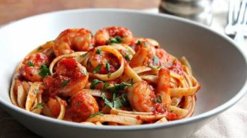 طريقة عمل المكرونة بالجمبرى بخطوات بسيطة .. لذيذة وأطفالك هيحبوها طريقة عمل المكرونة بالجمبرى بخطوات بسيطة .. لذيذة وأطفالك هيحبوها