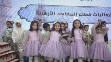 عروض متميزة لطلاب رياض الأطفال في جناح الأزهر بمعرض الكتاب