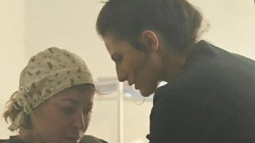 كيرا يغنم أمام منة شلبي في صحاب الأرض برمضان2026