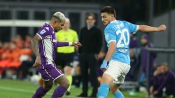 نابولي يحقق الفوز على فيورنتينا 2 1بالدوري الإيطالي