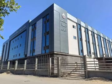 وزير الصحة يتلقى تقريرا بمرور ميداني على 29 مشروعا صحيا جاريا في 10 محافظات