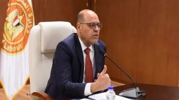 وزير العمل يعلن عن دورات تدريبية أونلاين مجانية لتأهيل 500 شاب للعمل في مجال السياحة والضيافة وزير العمل يعلن عن دورات تدريبية أونلاين مجانية لتأهيل 500 شاب للعمل في مجال السياحة والضيافة