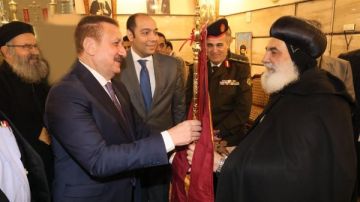 أبناء وطن واحد..محافظ المنوفية يهنئ الأنبا بنيامين بعيد الميلاد