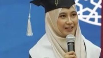 طالبة إندونيسية خلال حفل تخرجها: جئنا نطلب العلم في بلاد الأزهر ونحمل أحلاما كبيرة