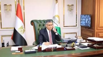 محافظ الجيزة يتواصل هاتفيا مع طلاب الشهادة الإعدادية بمستشفى 57357 ويطمئن على حالتهم الصحية وانتظام الامتحانات